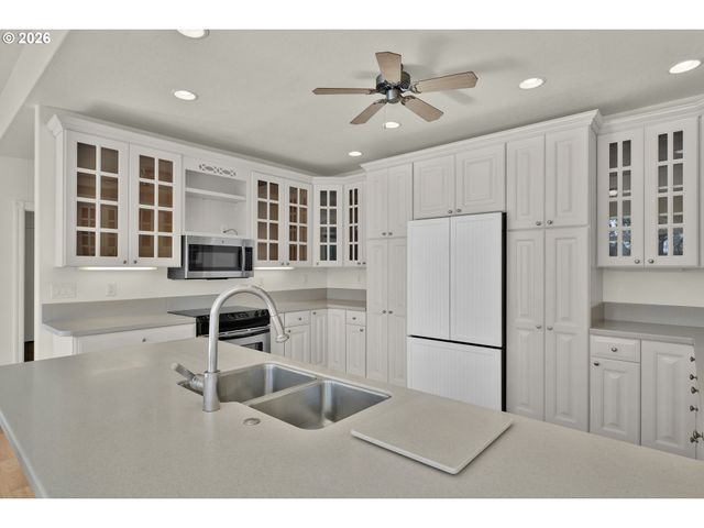 5816 MARTIN Rd, Florence, OR 97439