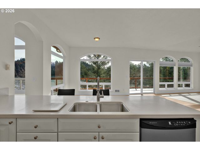 5816 MARTIN Rd, Florence, OR 97439