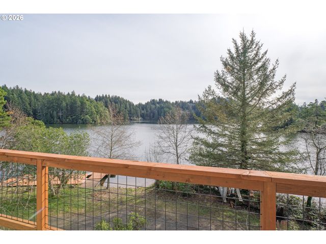 5816 MARTIN Rd, Florence, OR 97439