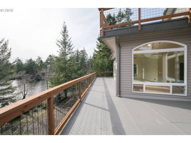 5816 MARTIN Rd, Florence, OR 97439