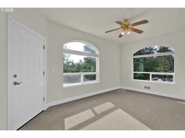 5816 MARTIN Rd, Florence, OR 97439