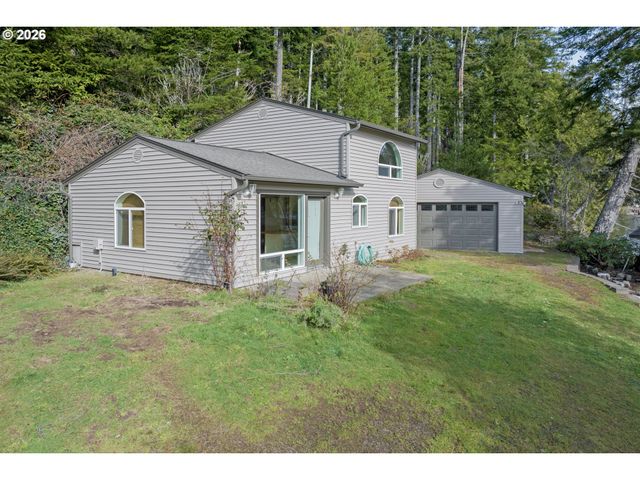 5816 MARTIN Rd, Florence, OR 97439