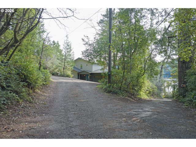 5816 MARTIN Rd, Florence, OR 97439