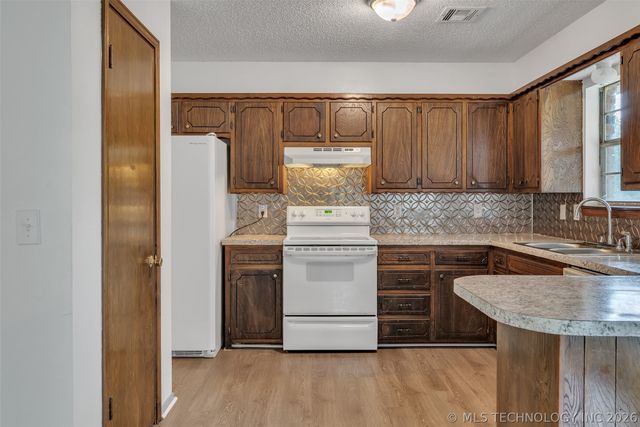 18406 S 55th E, Warner, OK 74469