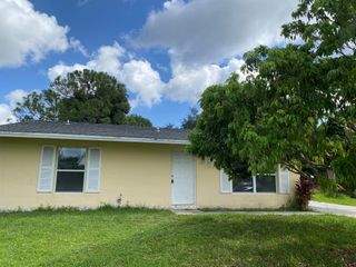 227 NE Camelot Drive, Port St Lucie, FL 34983
