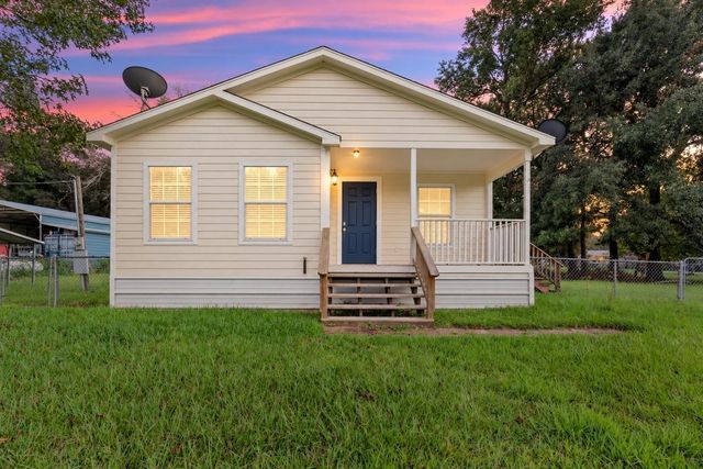 126 County Road 2802, Cleveland, TX 77327