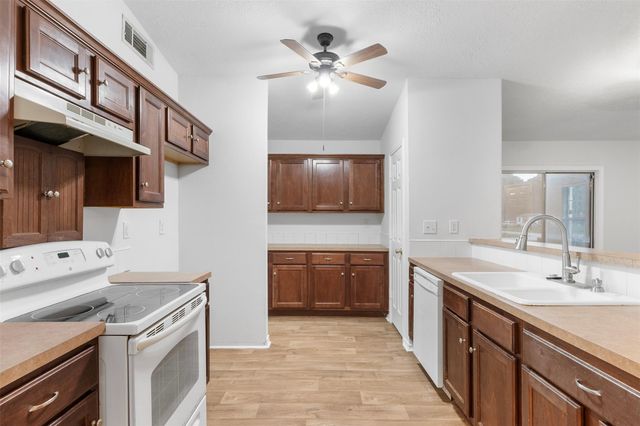 126 County Road 2802, Cleveland, TX 77327