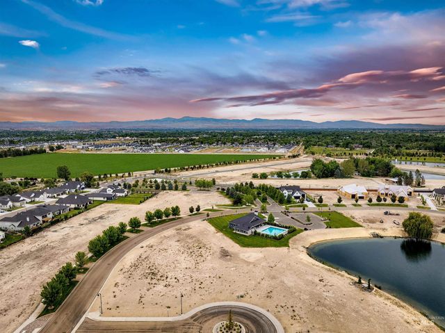 21562 Lake Fork Pt, Star, ID 83669