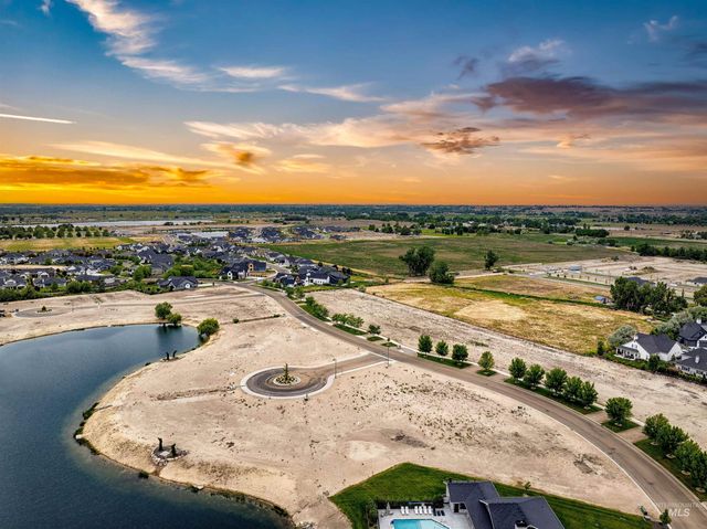 21562 Lake Fork Pt, Star, ID 83669
