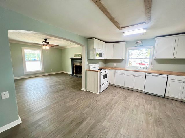 126 W BOONE ST, Adamsville, TN 38310