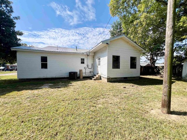 126 W BOONE ST, Adamsville, TN 38310