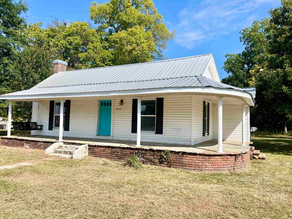 126 W BOONE ST, Adamsville, TN 38310