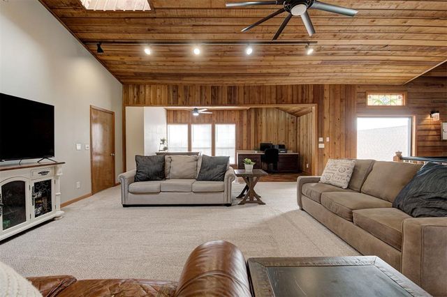 1839 E Pleasantview Lane, Mustang, OK 73064