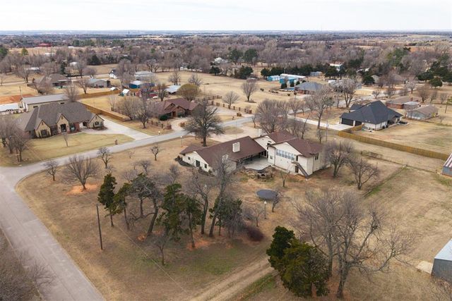 1839 E Pleasantview Lane, Mustang, OK 73064