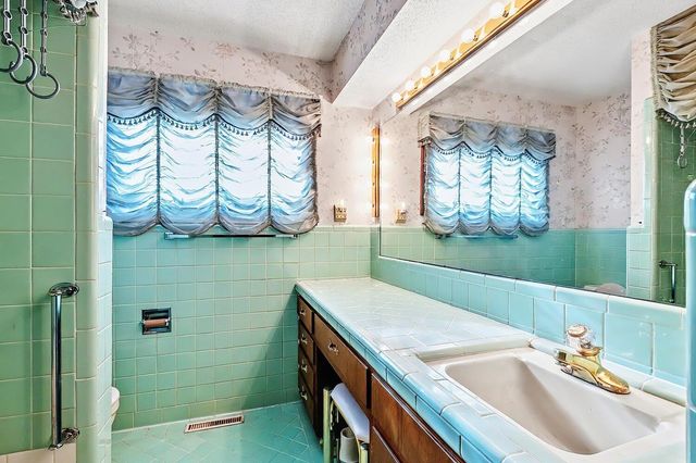 2446 N Coolidge Ave, Wichita, KS 67204