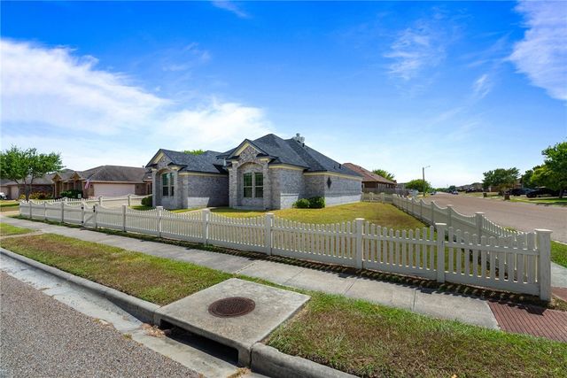 6821 Round Table St, Corpus Christi, TX 78414