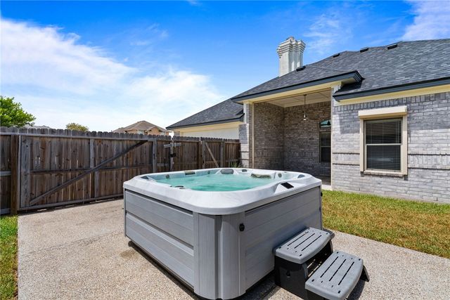 6821 Round Table St, Corpus Christi, TX 78414