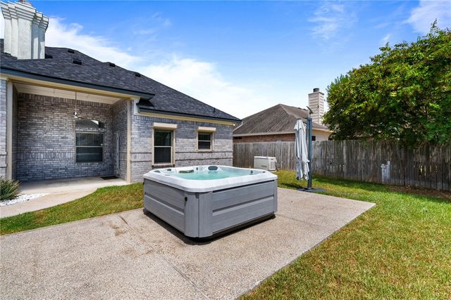 6821 Round Table St, Corpus Christi, TX 78414