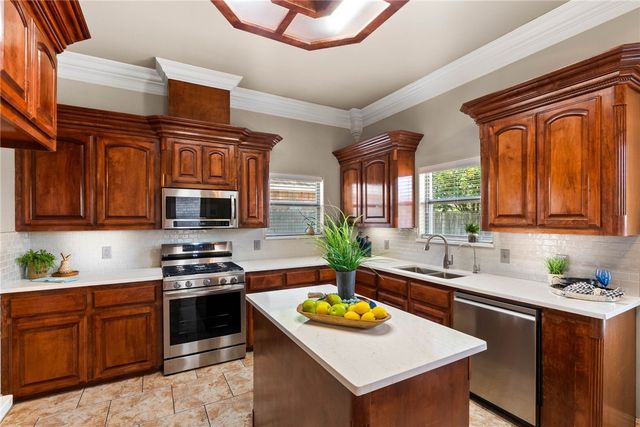 6821 Round Table St, Corpus Christi, TX 78414