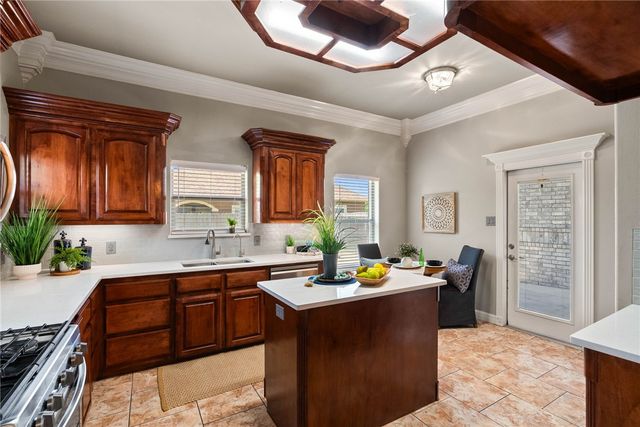 6821 Round Table St, Corpus Christi, TX 78414