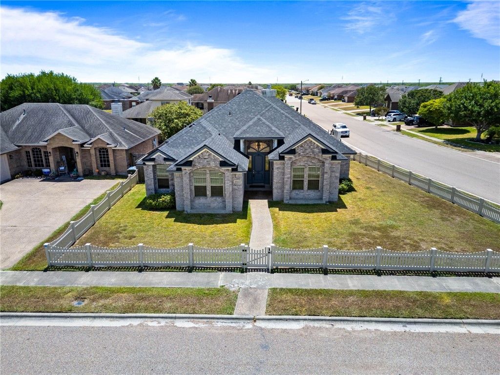 6821 Round Table St, Corpus Christi, TX 78414