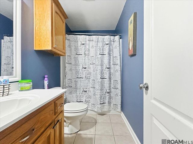 8077 Carlton Roberts Blvd, Denham Springs, LA 70726