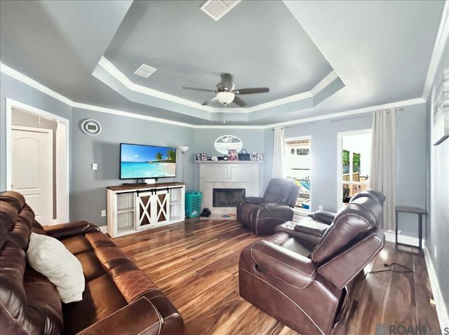 8077 Carlton Roberts Blvd, Denham Springs, LA 70726