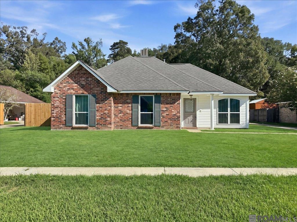 8077 Carlton Roberts Blvd, Denham Springs, LA 70726