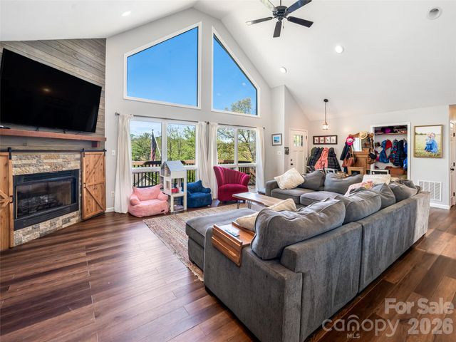 15 Tiffany Lane, Asheville, NC 28804