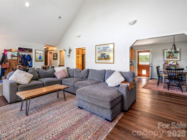 15 Tiffany Lane, Asheville, NC 28804
