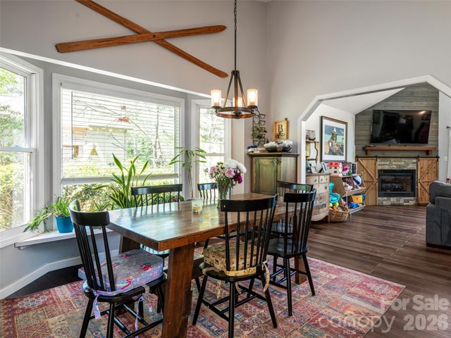 15 Tiffany Lane, Asheville, NC 28804