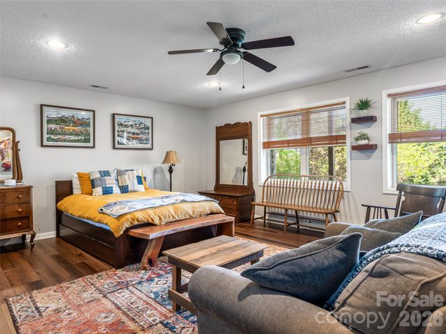 15 Tiffany Lane, Asheville, NC 28804