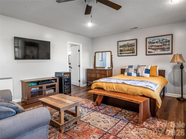 15 Tiffany Lane, Asheville, NC 28804