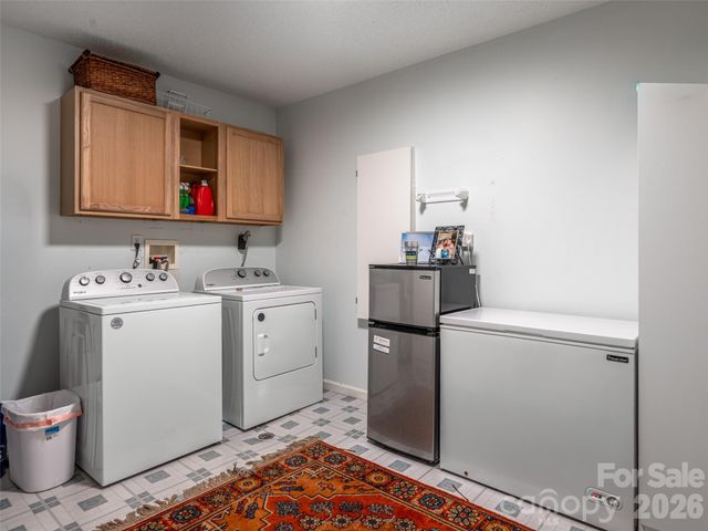15 Tiffany Lane, Asheville, NC 28804