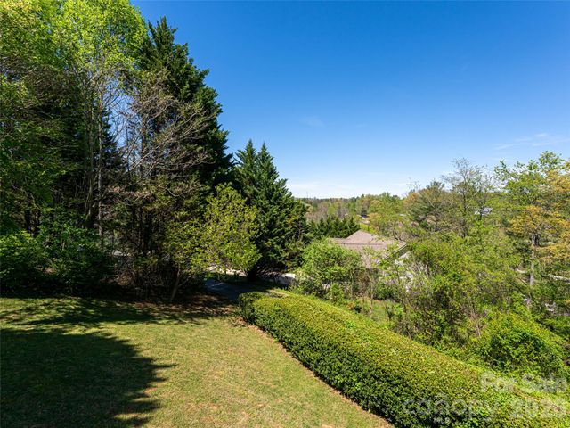 15 Tiffany Lane, Asheville, NC 28804