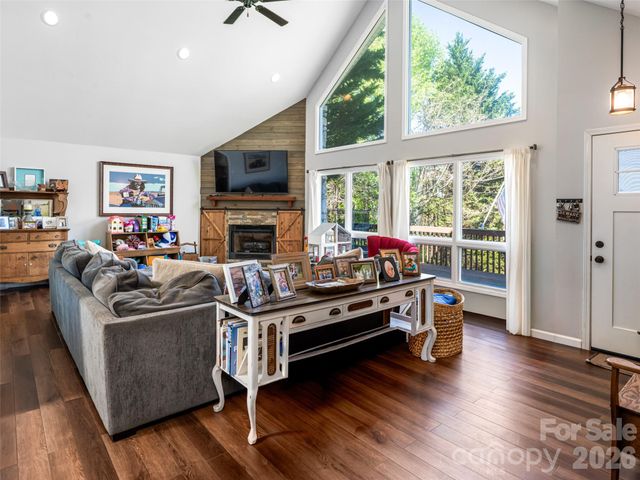 15 Tiffany Lane, Asheville, NC 28804