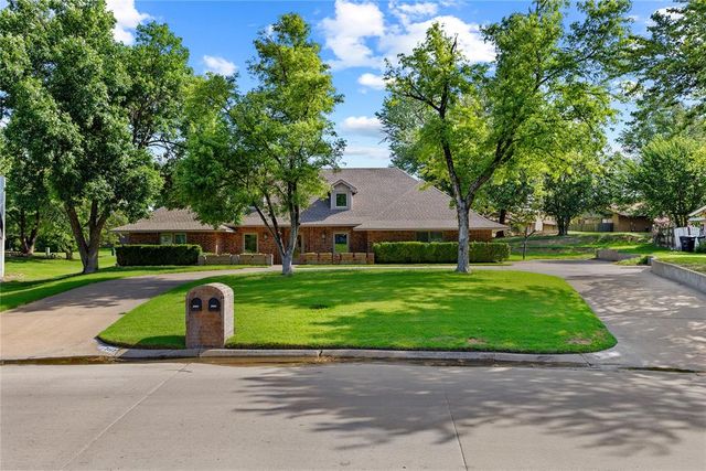 2442 Edgewood Drive, Enid, OK 73703