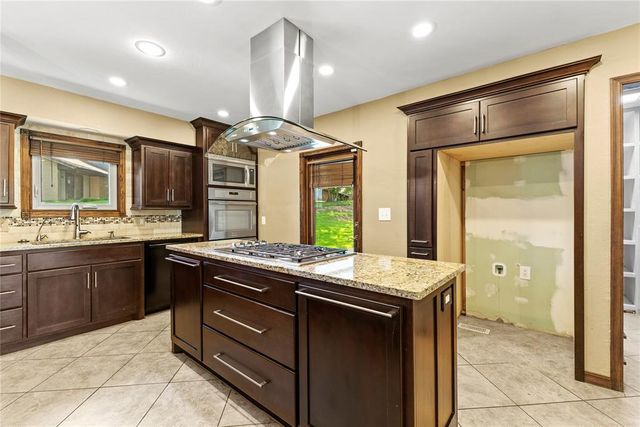 2442 Edgewood Drive, Enid, OK 73703