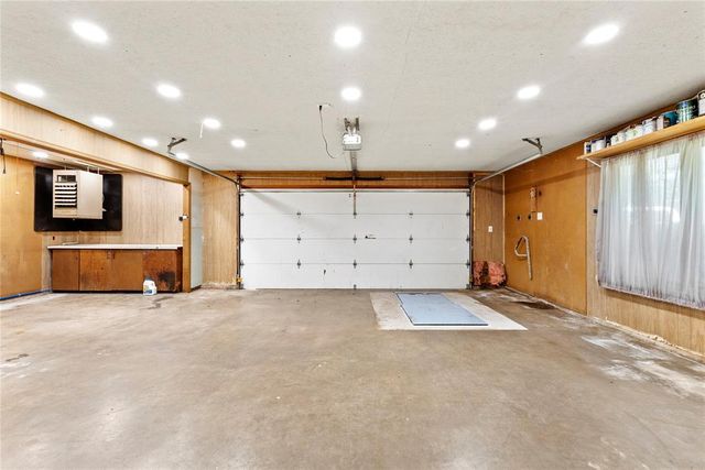 2442 Edgewood Drive, Enid, OK 73703