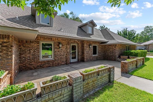 2442 Edgewood Drive, Enid, OK 73703