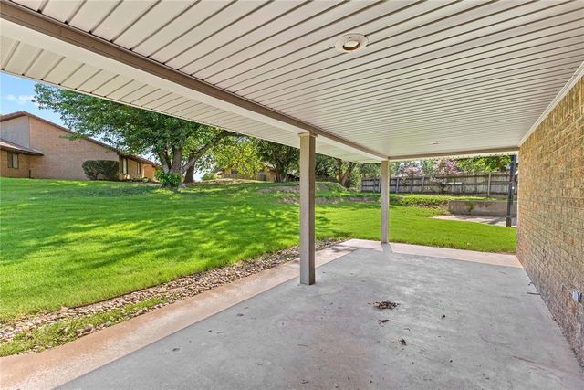 2442 Edgewood Drive, Enid, OK 73703