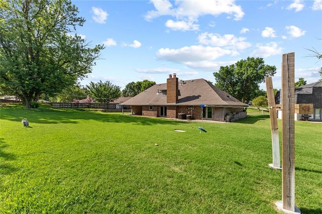 2442 Edgewood Drive, Enid, OK 73703