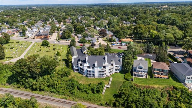 1802 Lakeshore Drive 6, Saint Joseph, MI 49085