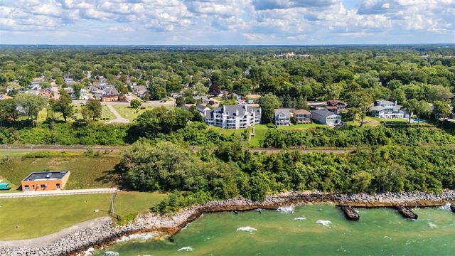 1802 Lakeshore Drive 6, Saint Joseph, MI 49085