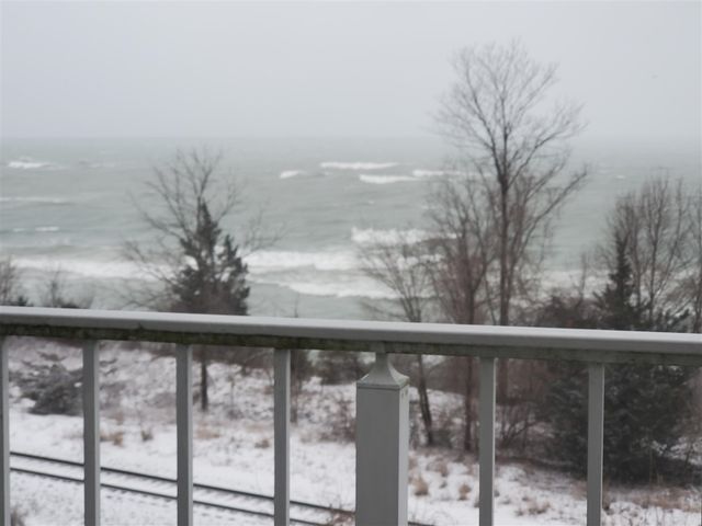 1802 Lakeshore Drive 6, Saint Joseph, MI 49085