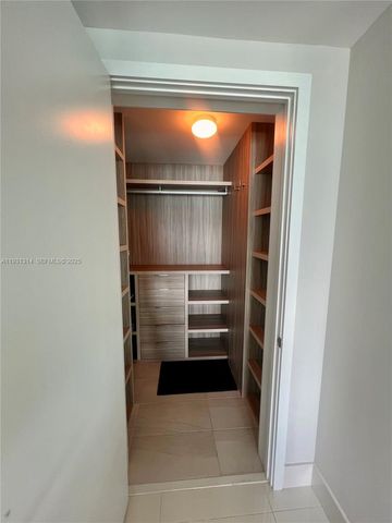 650 NE 32nd St 3106, Miami, FL 33137