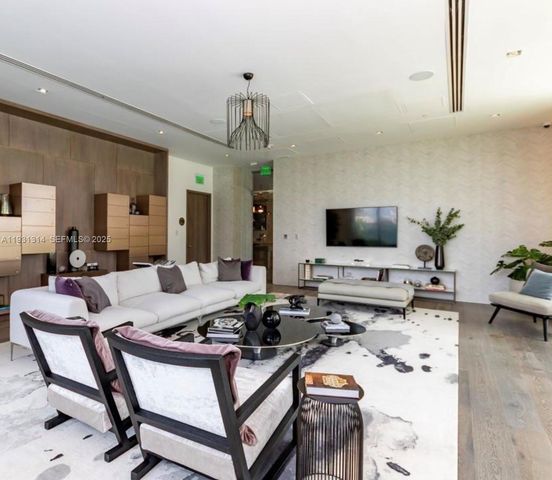 650 NE 32nd St 3106, Miami, FL 33137