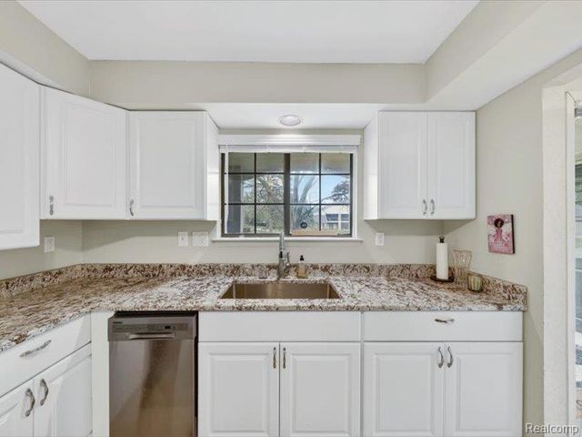 29539 Pine Ridge Circle, Farmington Hills, MI 48331