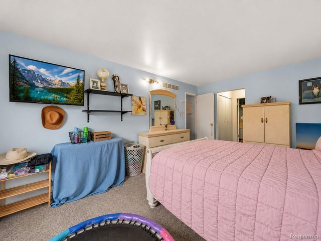 29539 Pine Ridge Circle, Farmington Hills, MI 48331