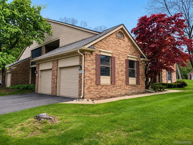 29539 Pine Ridge Circle, Farmington Hills, MI 48331
